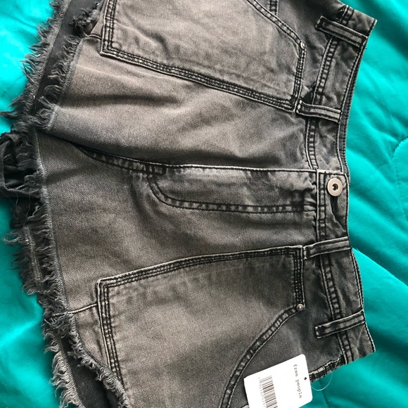 FREE PEOPLE GETFAROUT CUT OFF SHORTS